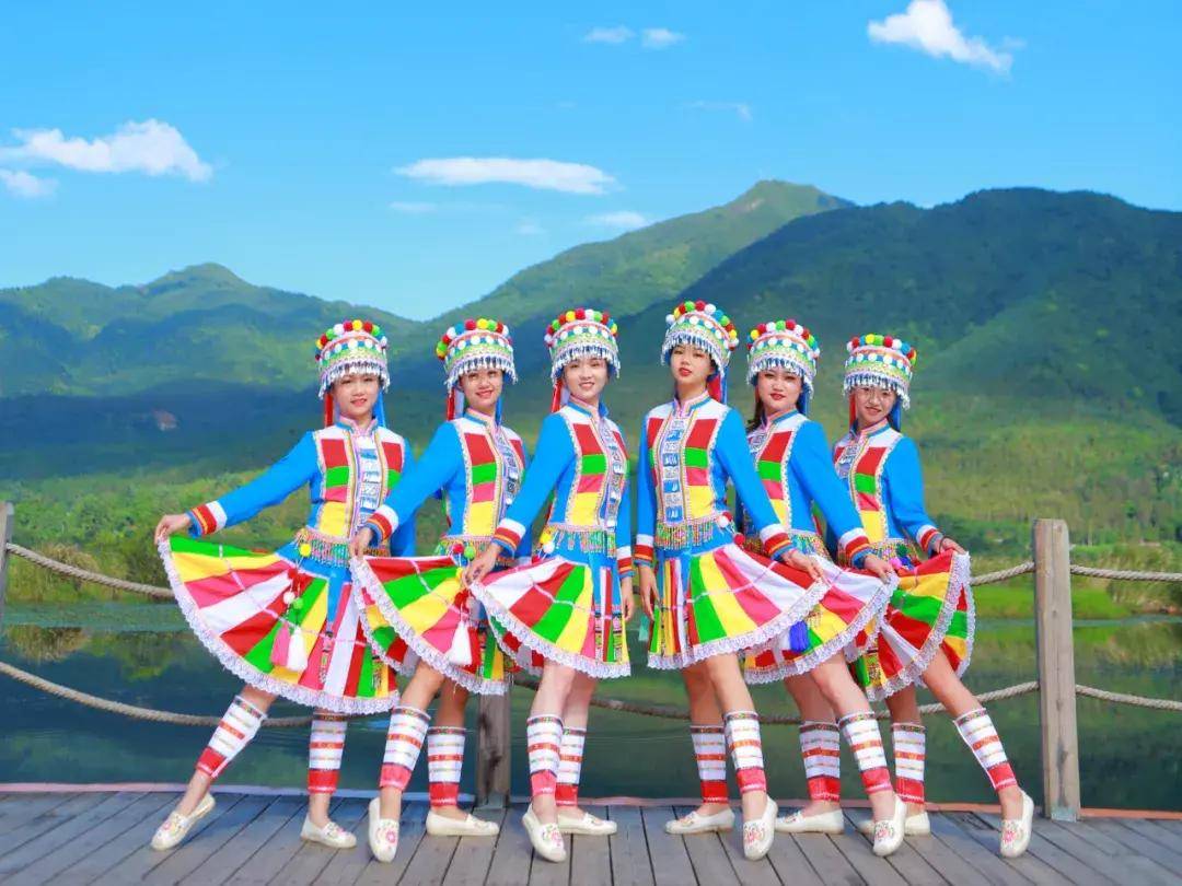 傈僳族服饰
