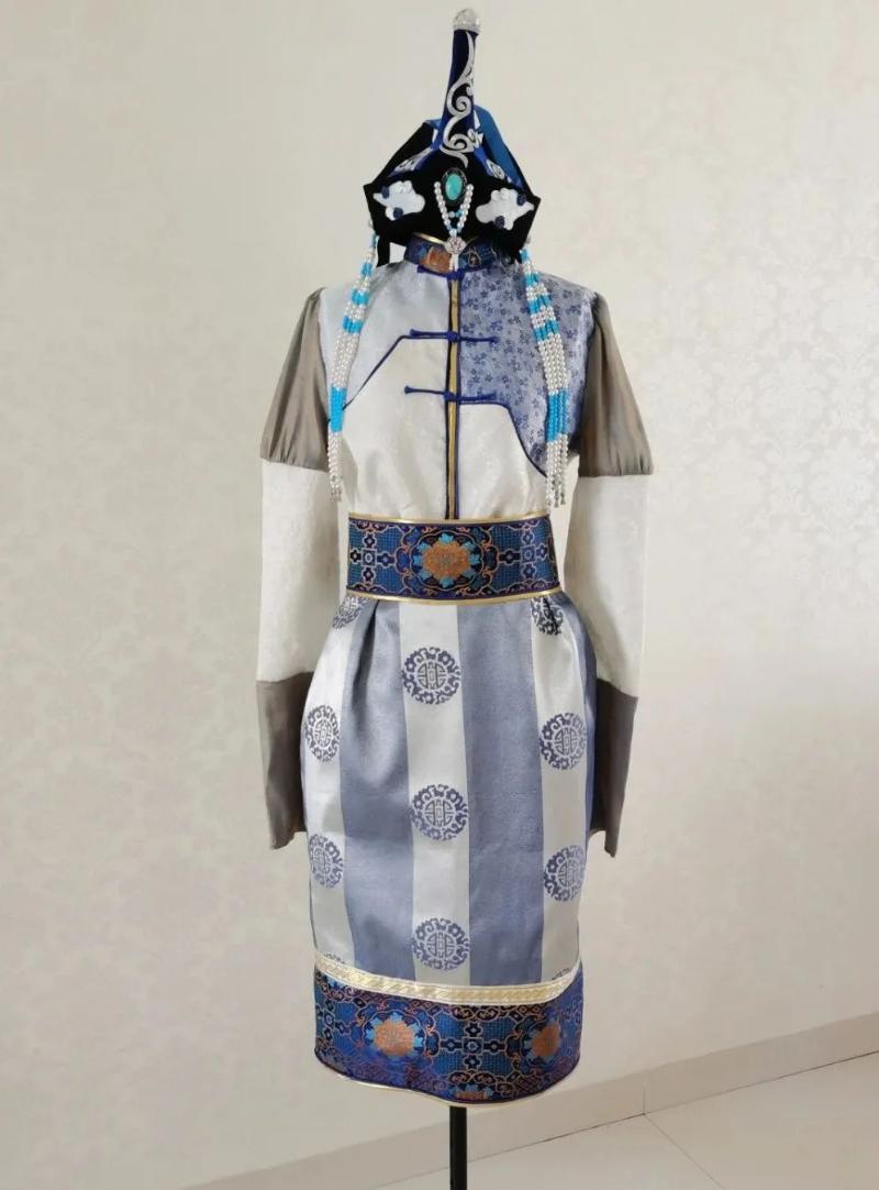 蒙古民族服装设计课程中设计的令人惊叹的民族服装