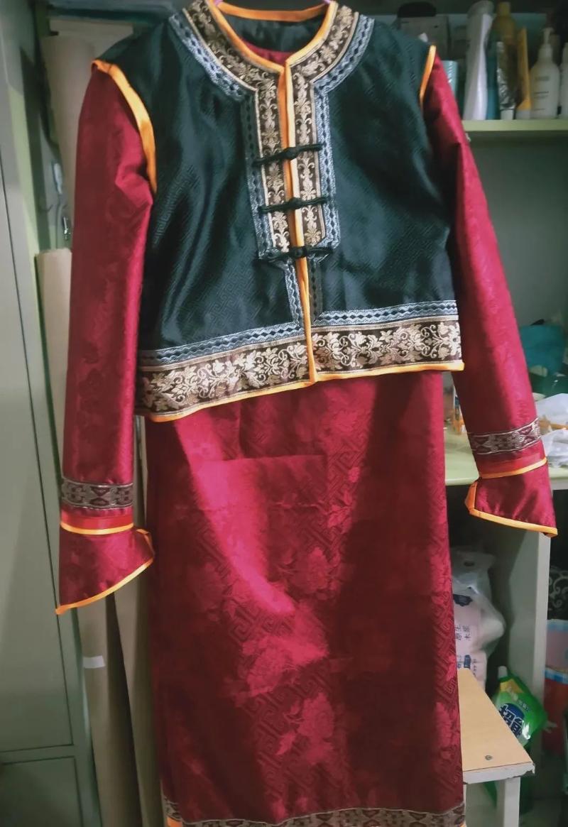 蒙古民族服装设计课程中设计的令人惊叹的民族服装