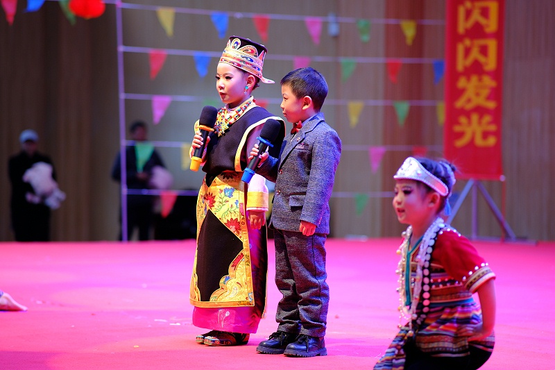 林芝第三幼儿园僜巴舞蹈演出剧照 (3)