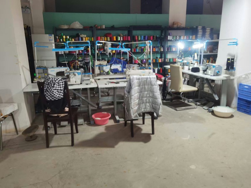 霓裳民族服饰生产车间展示 (2)