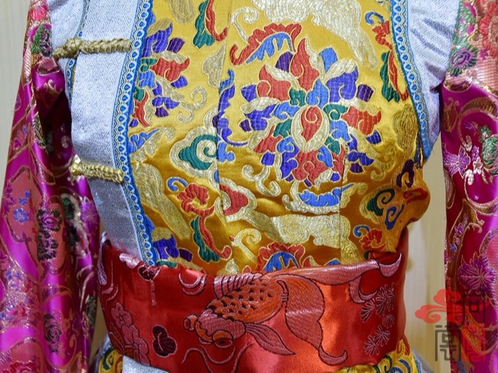 少数民族服饰传统藏族节庆女装