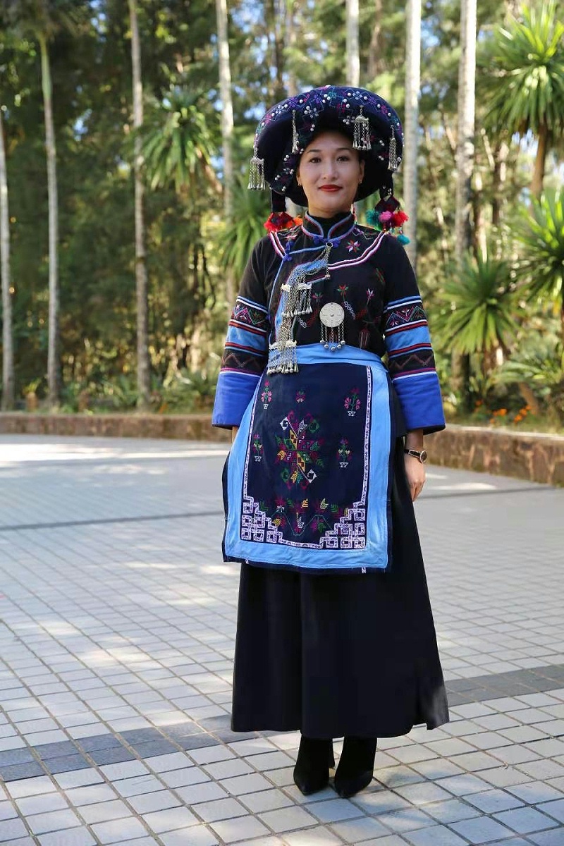 哈尼族卡多支系服饰