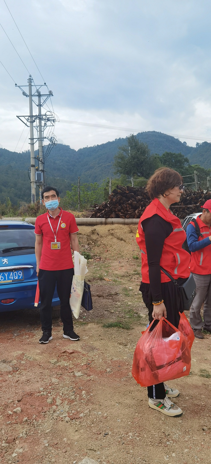 霓裳民族服饰爱心公益捐赠民族校服 (6)