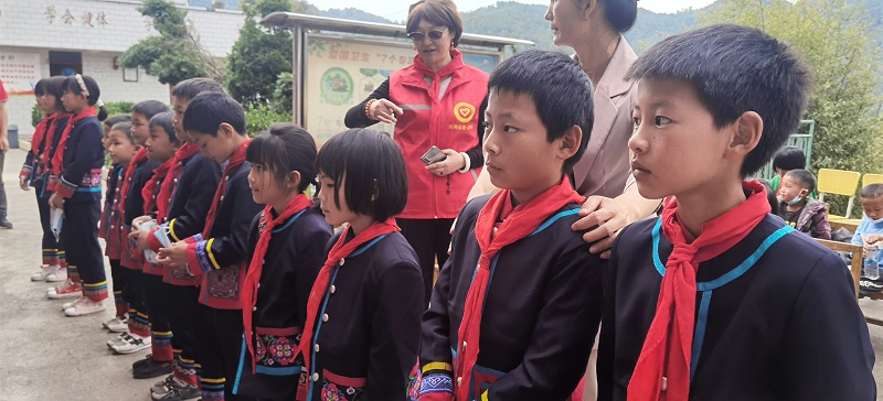 霓裳民族服饰爱心公益捐赠民族校服 (20)