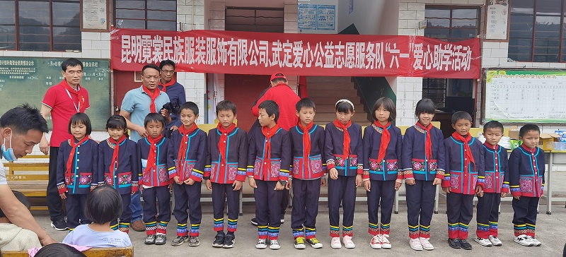 霓裳民族服饰爱心公益捐赠民族校服 (25)