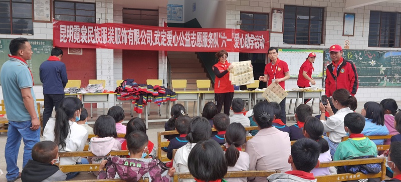 霓裳民族服饰爱心公益捐赠民族校服 (30)