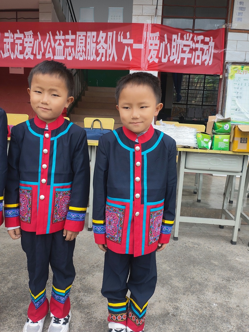 霓裳民族服饰爱心公益捐赠民族校服 (55)