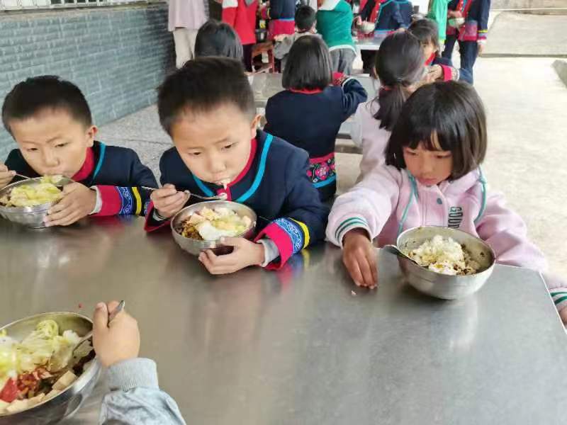 霓裳民族服饰爱心公益捐赠民族校服 (77)