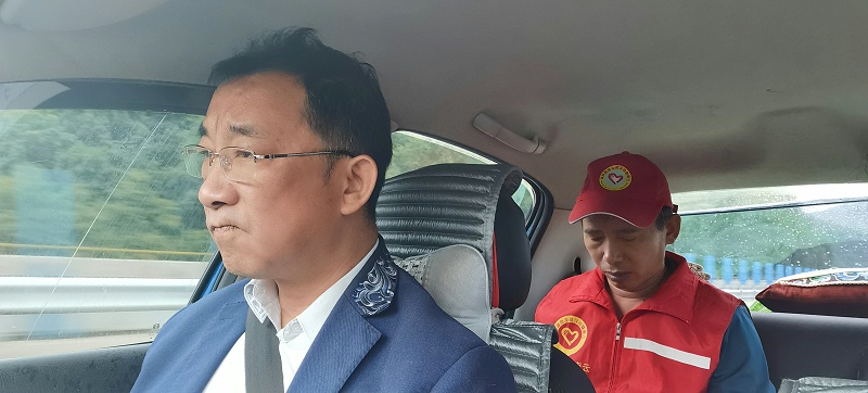 霓裳民族服饰爱心公益捐赠民族校服 (2)