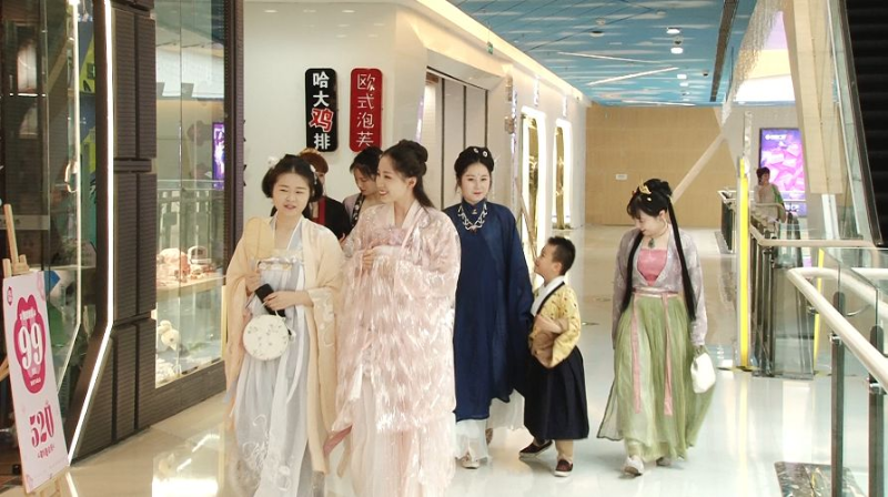 民族服饰原美了！看看平阳美女们如何演绎民族服饰！ (5)
