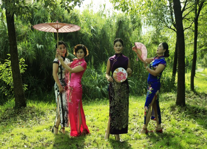 民族服饰原美了！看看平阳美女们如何演绎民族服饰！ (2)