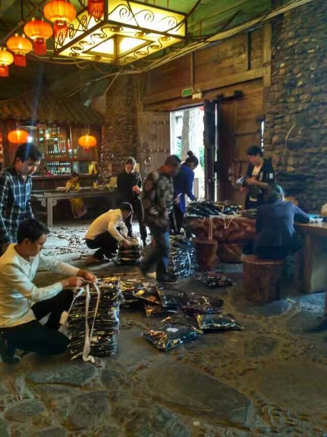 云南人家高级职业化民族服装创意设计定制