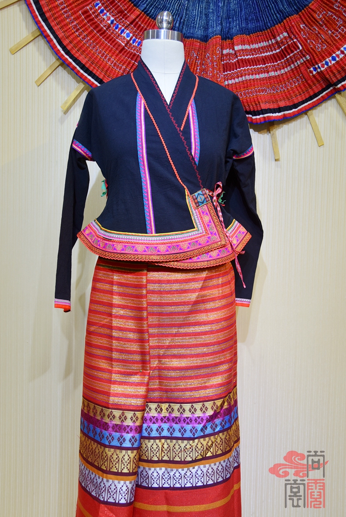 布朗族服装00