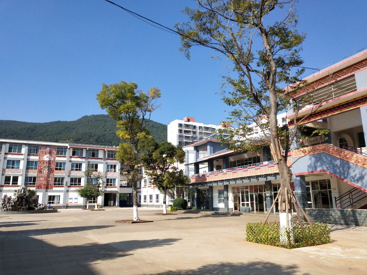 禄劝少数民族小学定制教师彝族民族风格职业服装