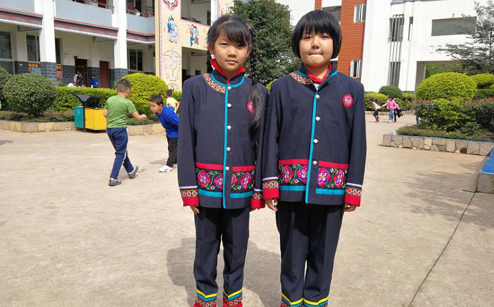 民族校服