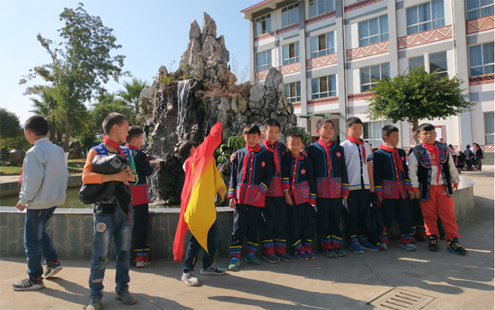 禄劝民族校服