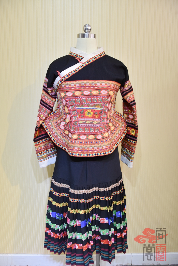 苗族服饰00