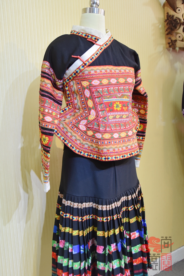 苗族服饰11